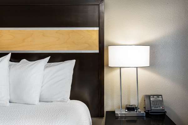  - La Quinta Inn & Suites Mission Bay San Diego - I-5, Exits 23 & 23A