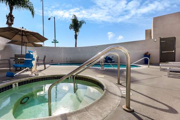 Pool - La Quinta Inn & Suites Mission Bay San Diego - I-5, Exits 23 & 23A