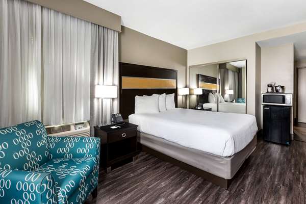  - La Quinta Inn & Suites Mission Bay San Diego - I-5, Exits 23 & 23A