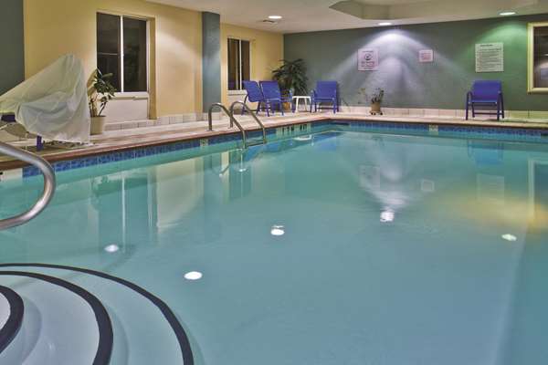 Pool - La Quinta Inn & Suites Hot Springs