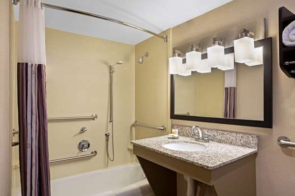  - La Quinta Inn & Suites Springfield