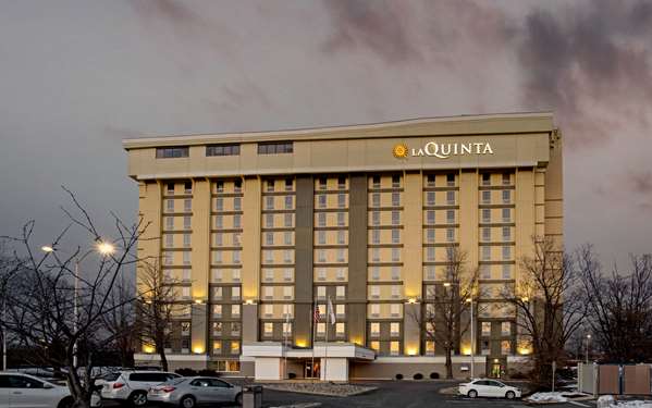 Exterior view - La Quinta Inn & Suites Springfield