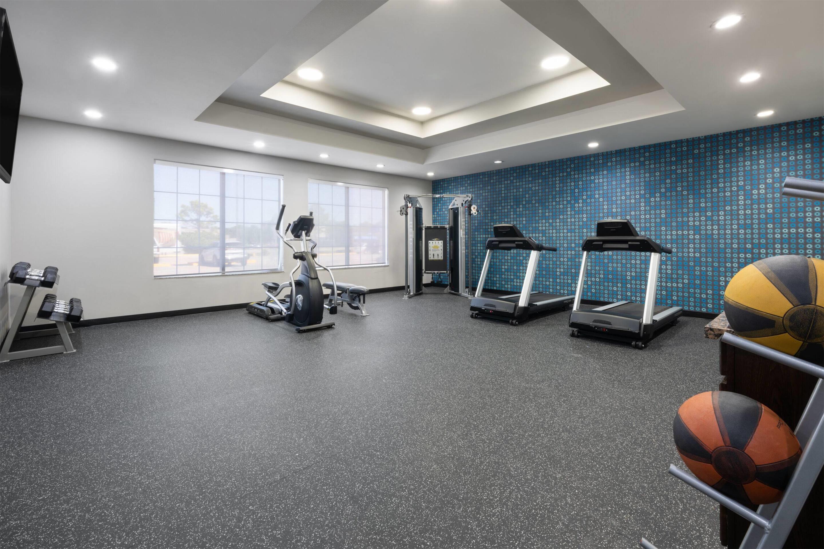 Health club fitness center gym | La Quinta Inn & Suites by Wyndham Muskogee