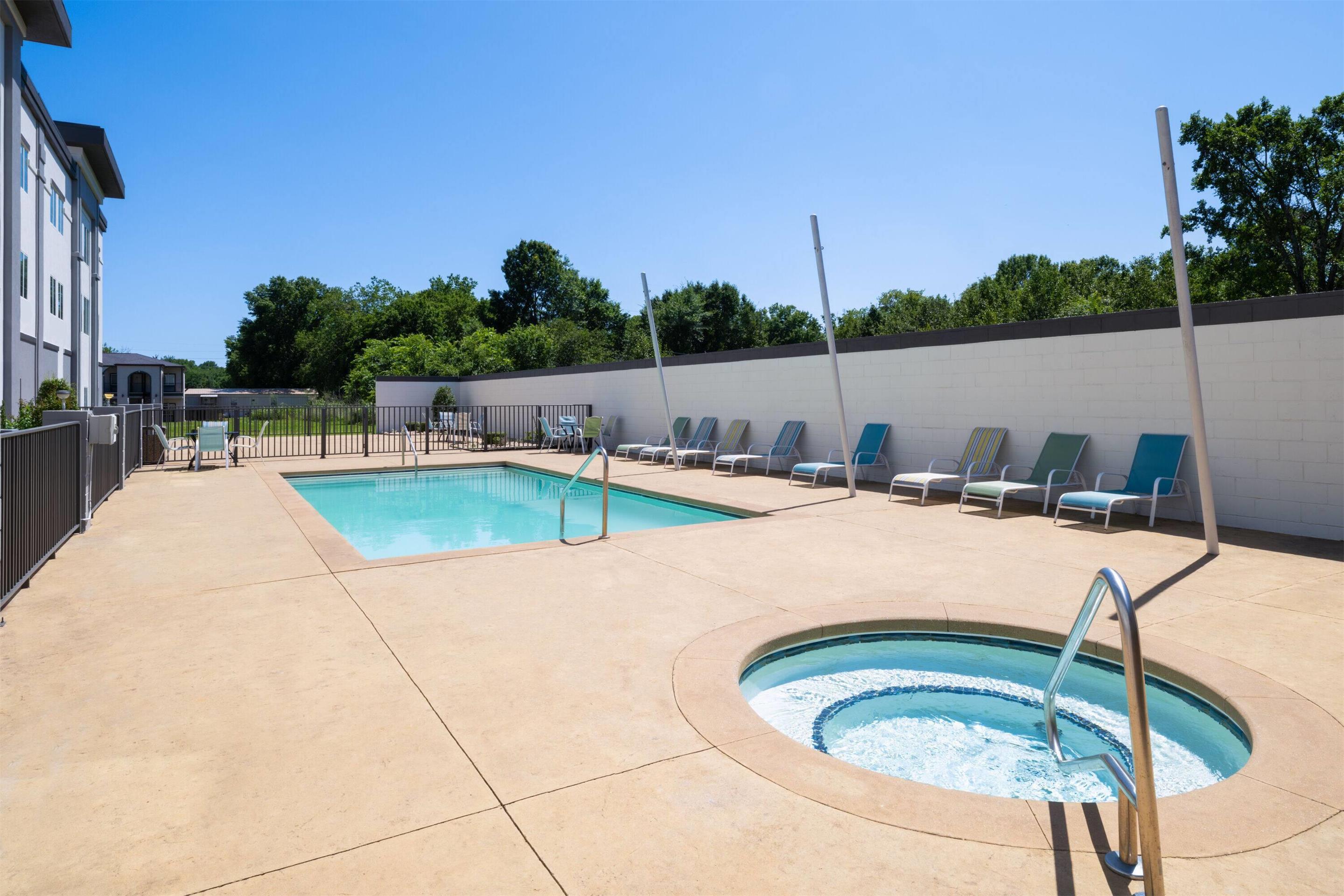 Pool - indoor | La Quinta Inn & Suites by Wyndham Muskogee