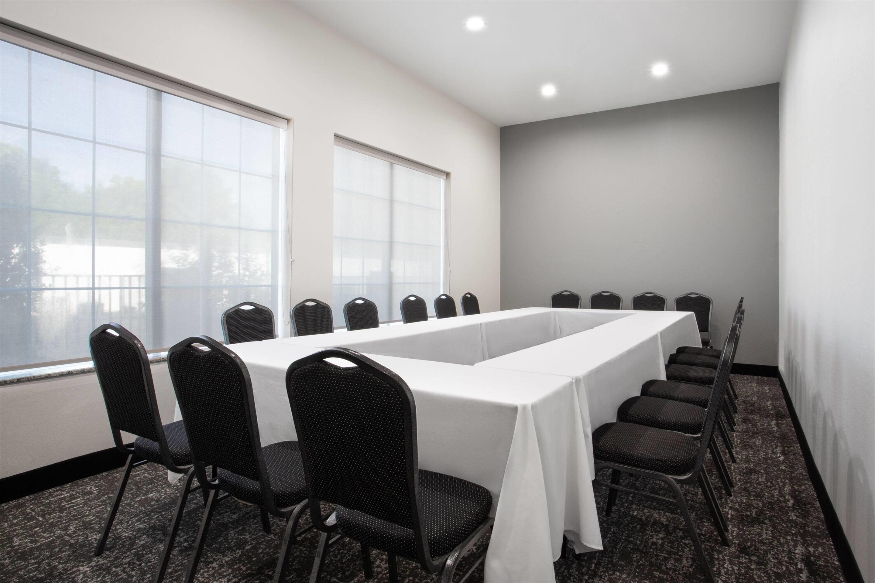 Meeting Room | La Quinta Inn & Suites by Wyndham Muskogee