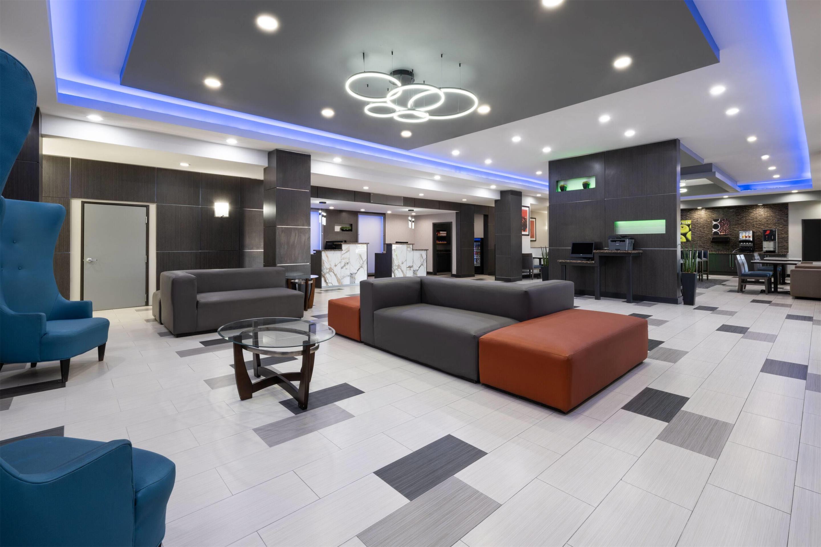 Lobby | La Quinta Inn & Suites by Wyndham Muskogee