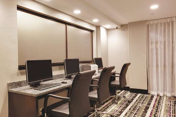 Conference Area - La Quinta Inn & Suites Detroit Metro Airport Romulus