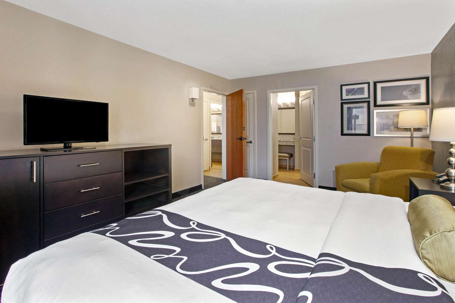 La Quinta Inn & Suites Detroit Metro Airport Romulus, MI See Discounts