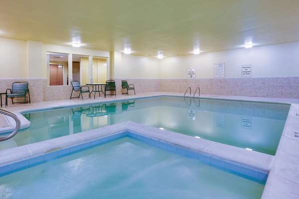 Pool - La Quinta Inn & Suites Doswell - I-95, Exit 98
