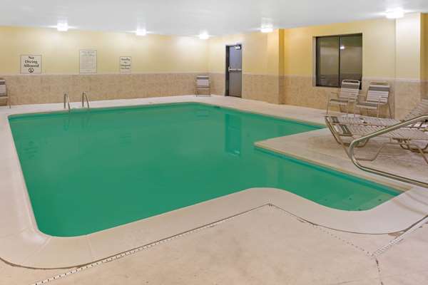 Pool - La Quinta Inn & Suites Doswell - I-95, Exit 98