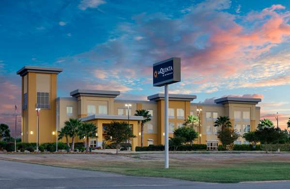 Exterior view - La Quinta Inn & Suites Jourdanton