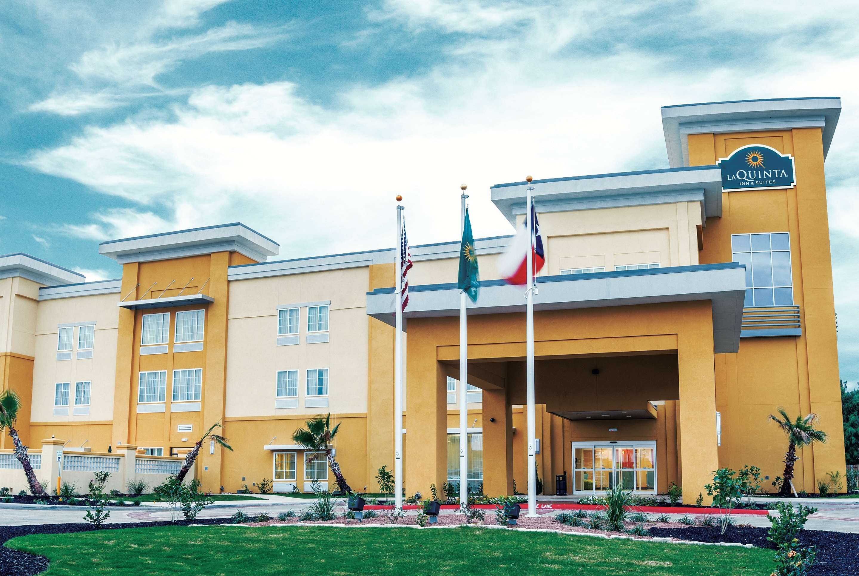 Exterior | La Quinta Inn & Suites by Wyndham Cotulla