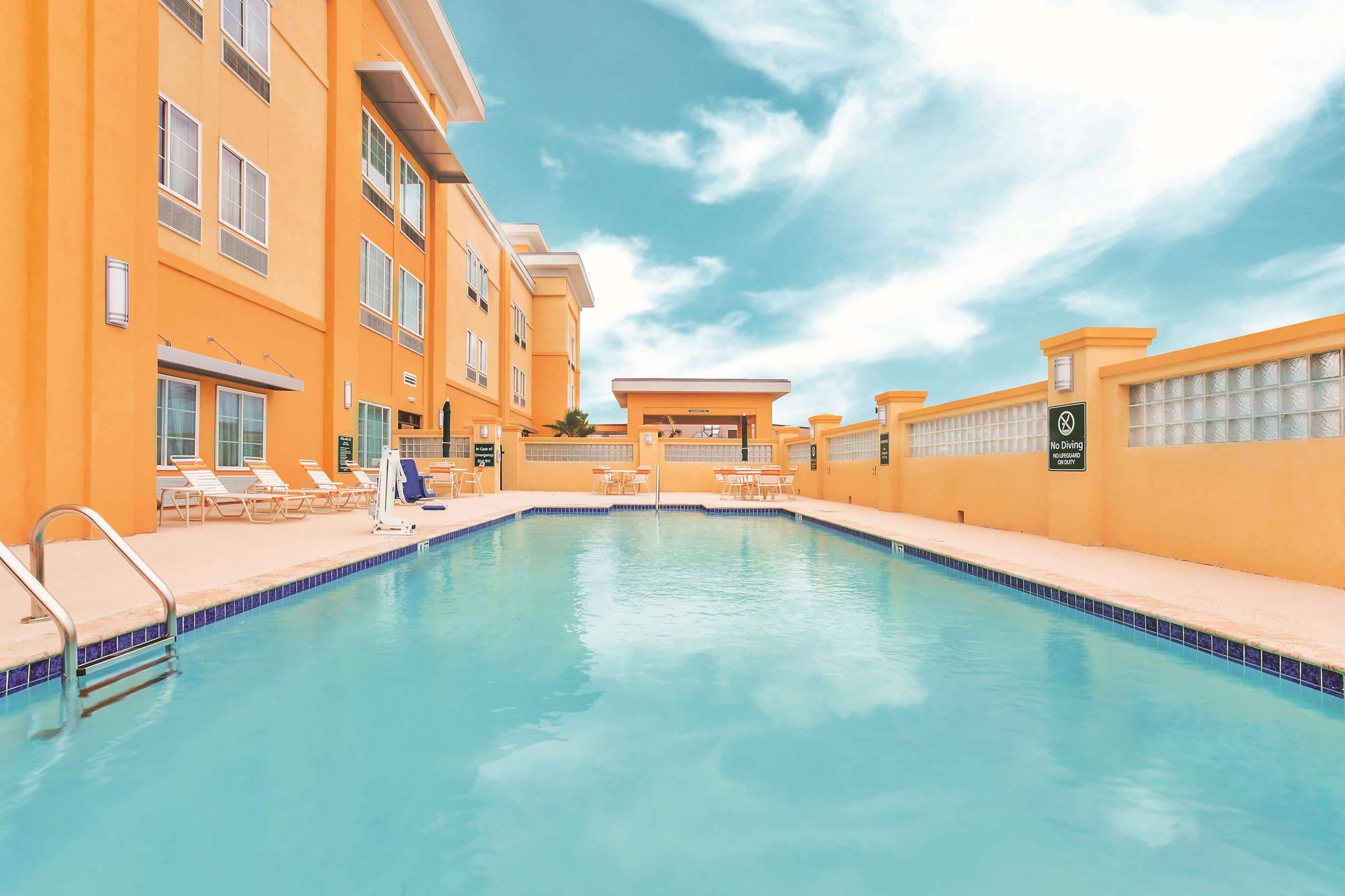 Pool | La Quinta Inn & Suites by Wyndham Cotulla