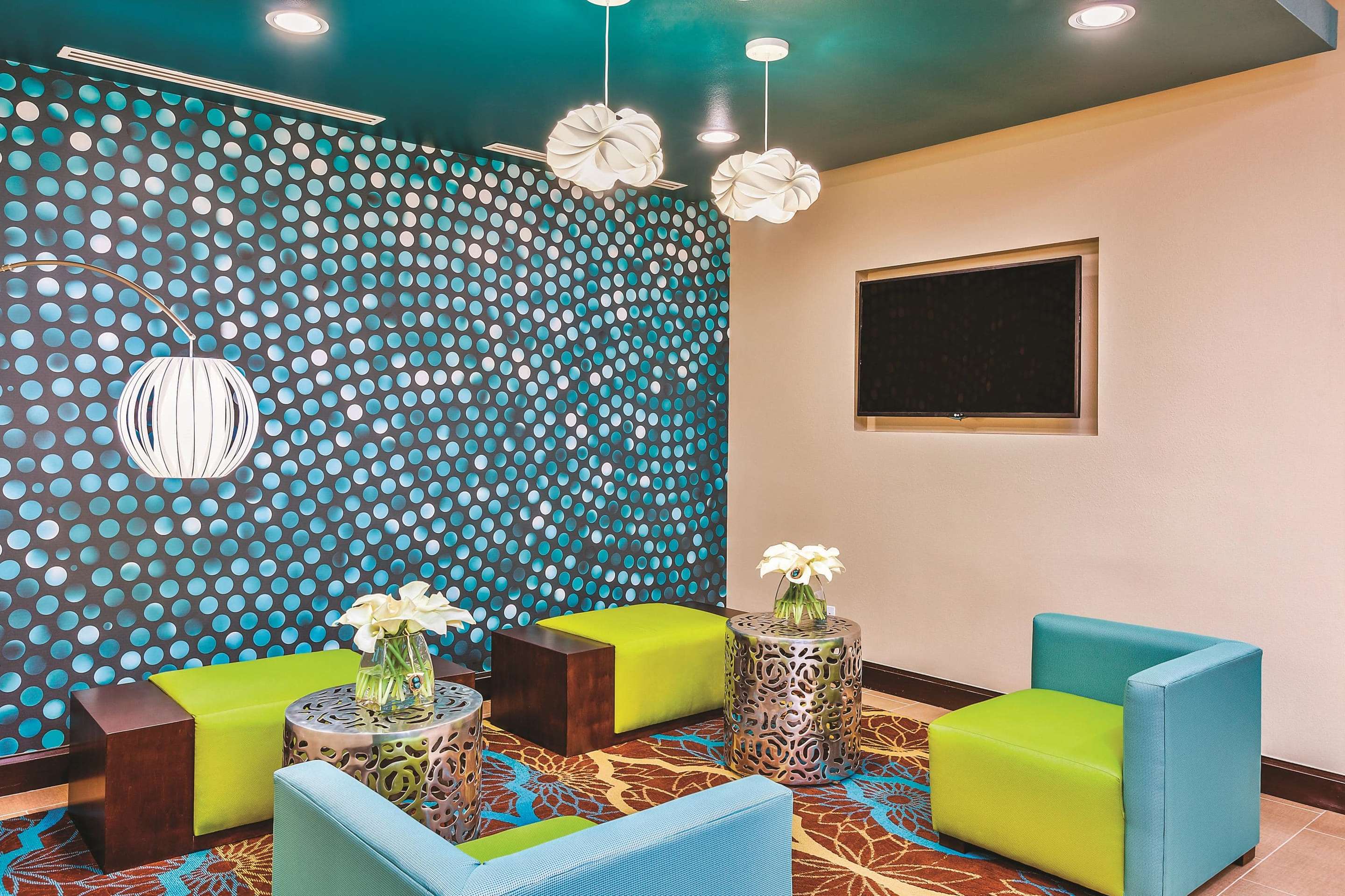 Lobby | La Quinta Inn & Suites by Wyndham Cotulla