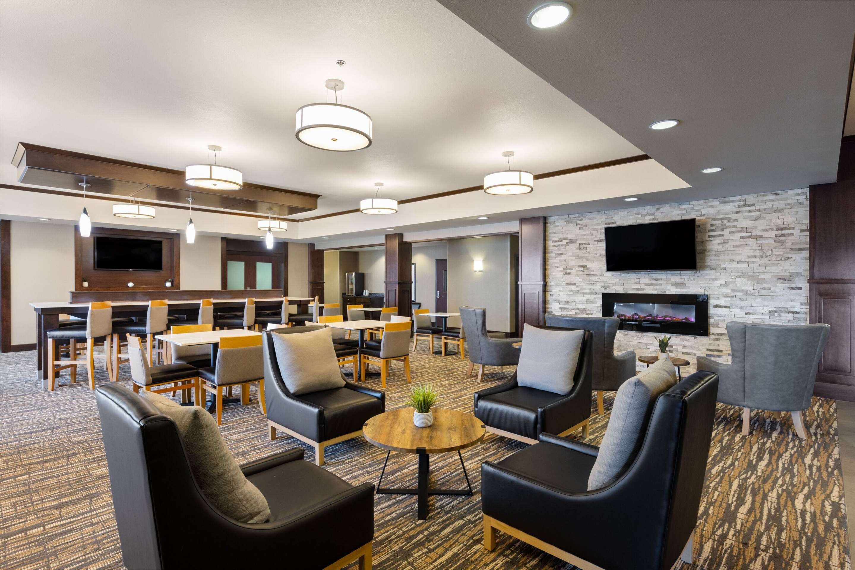 Lobby | La Quinta Inn & Suites by Wyndham Sioux Falls