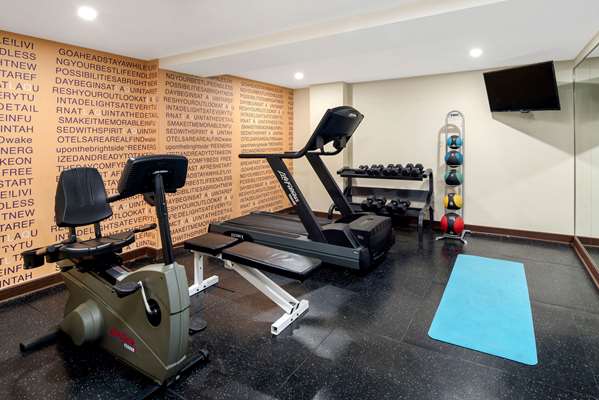 Fitness/ Exercise Room - La Quinta Inn & Suites Oshawa
