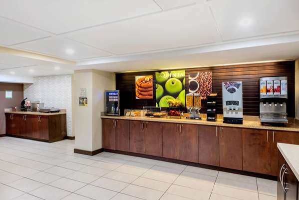  - La Quinta Inn & Suites Oshawa