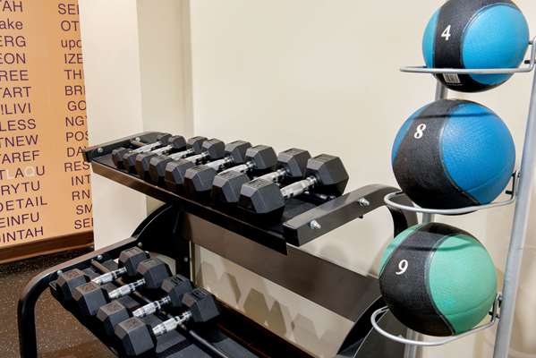 Fitness/ Exercise Room - La Quinta Inn & Suites Oshawa
