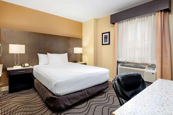  - La Quinta Inn & Suites Oshawa
