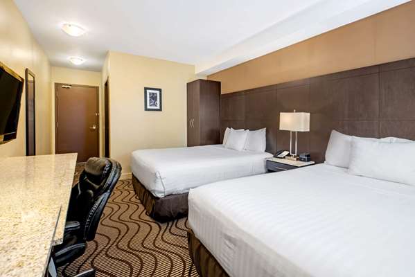  - La Quinta Inn & Suites Oshawa