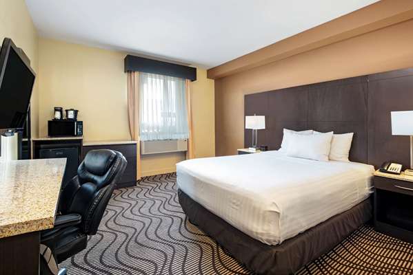  - La Quinta Inn & Suites Oshawa