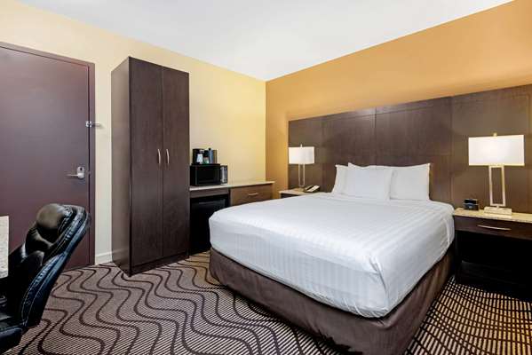  - La Quinta Inn & Suites Oshawa