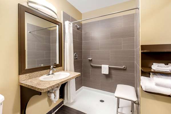  - La Quinta Inn & Suites Oshawa