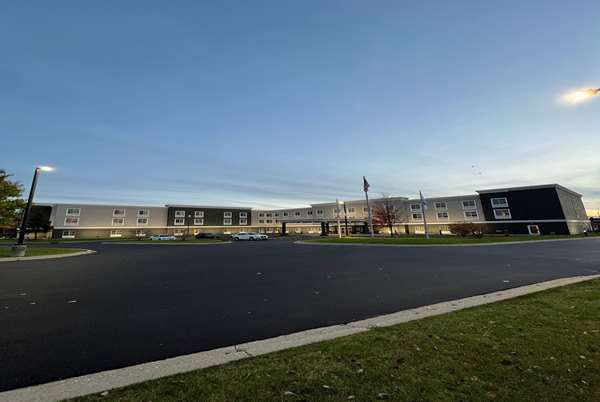 Exterior view - La Quinta Inn & Suites Oshawa