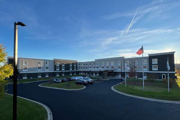 Exterior view - La Quinta Inn & Suites Oshawa
