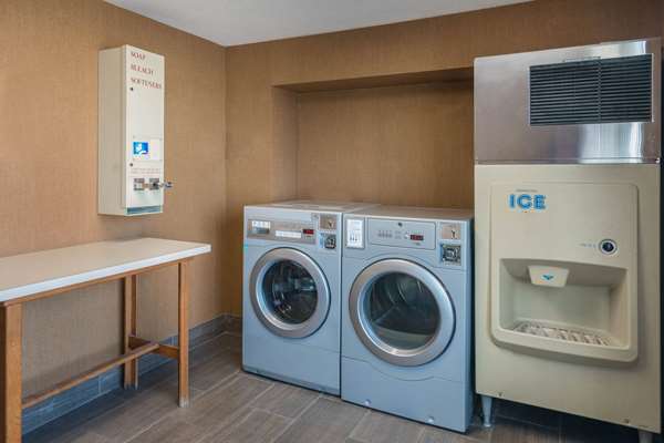 Amenities - La Quinta Inn & Suites Clarksville - I-24, Exit 4