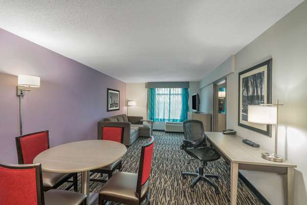 Suite - La Quinta Inn & Suites Clarksville - I-24, Exit 4