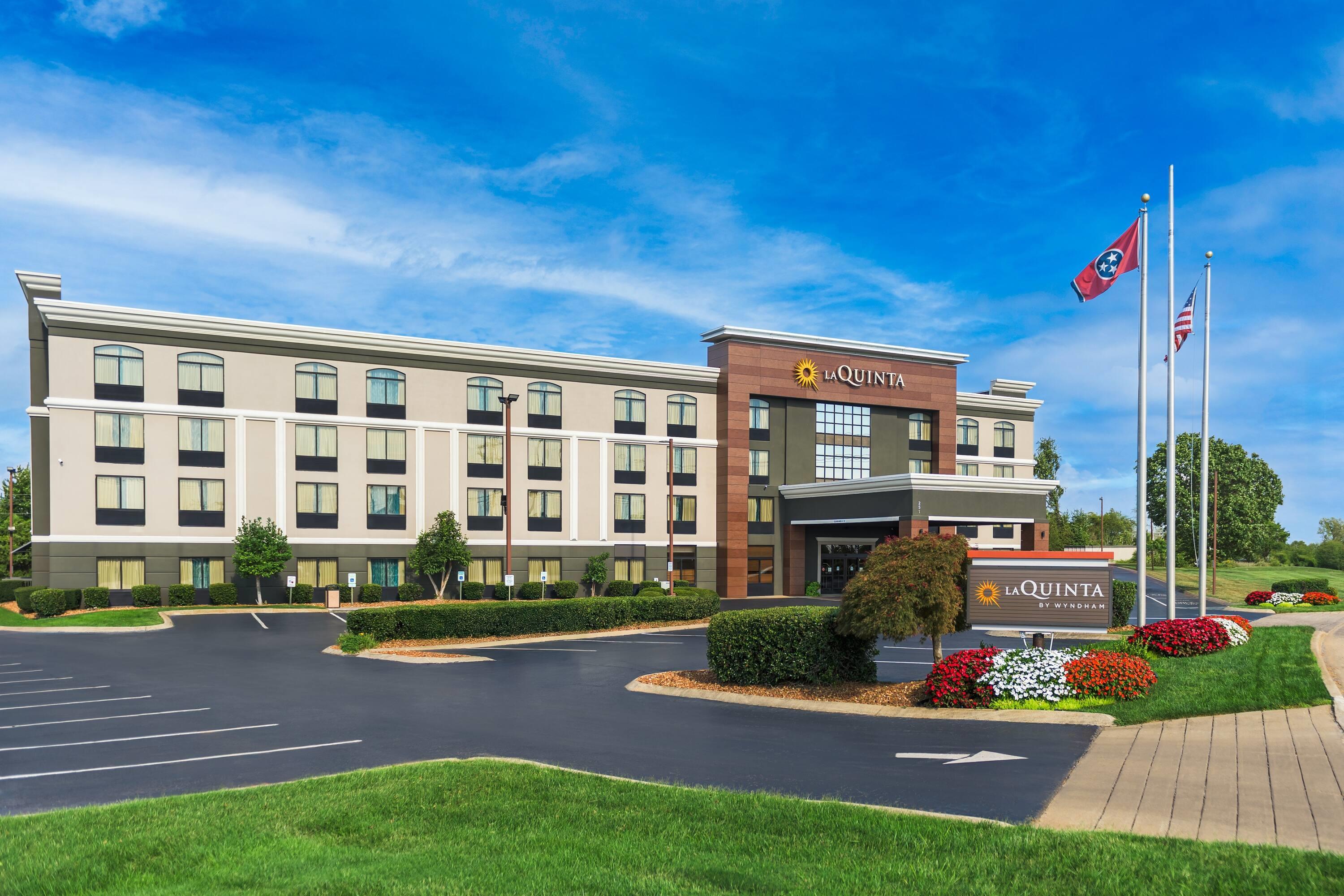 Exterior | La Quinta Inn & Suites by Wyndham Clarksville
