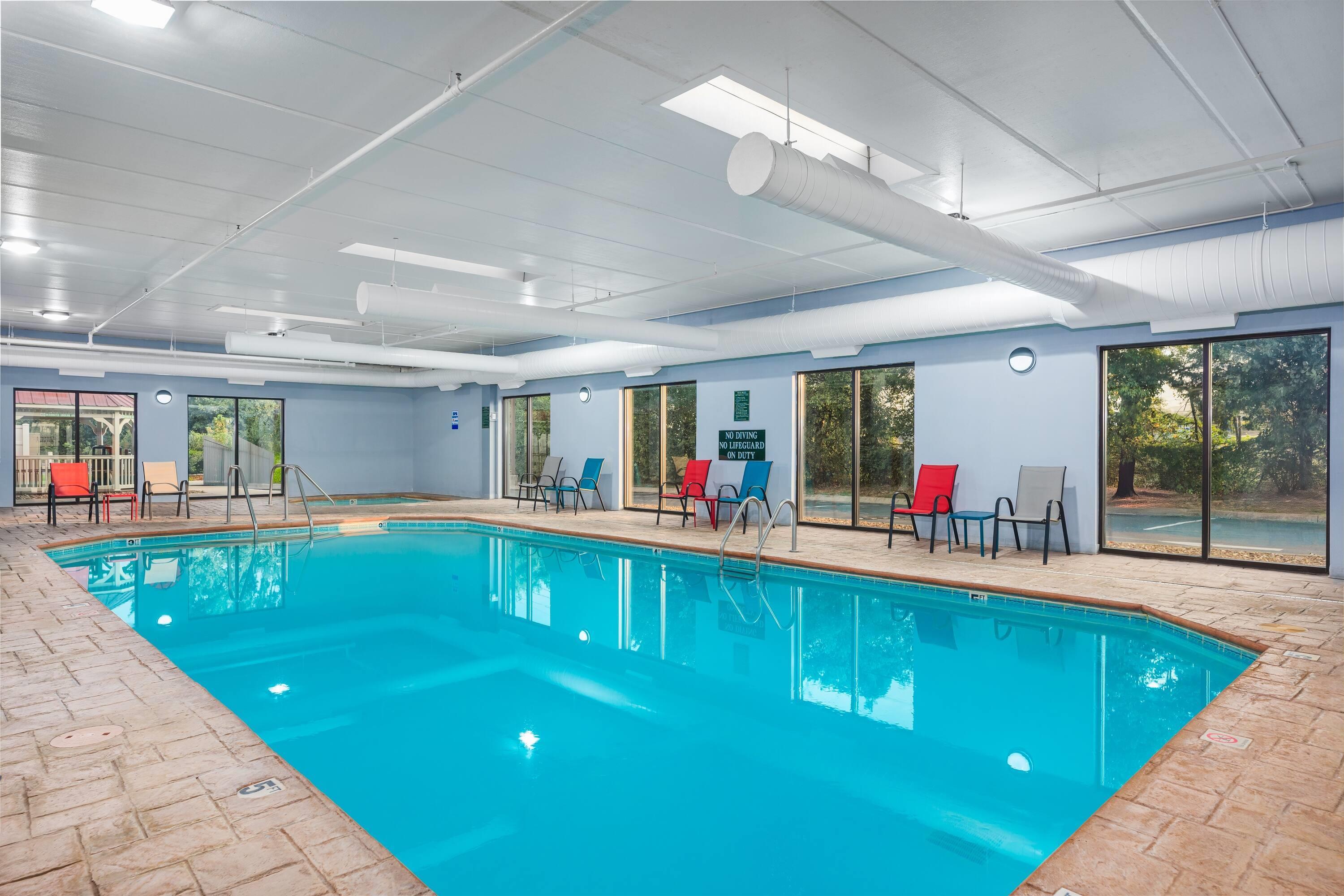 Pool | La Quinta Inn & Suites by Wyndham Clarksville
