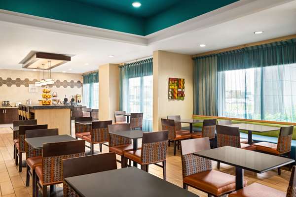 Restaurant - La Quinta Inn & Suites Midlothian