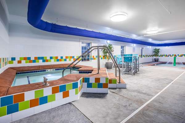 Pool - La Quinta Inn & Suites Rochester