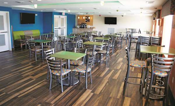  - La Quinta Inn & Suites Grand Forks - I-29, Exit 140