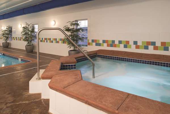 Pool - La Quinta Inn & Suites Grand Forks - I-29, Exit 140