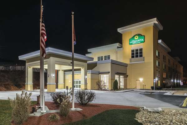 Exterior view - La Quinta Inn & Suites Central Papermill Knoxville - I-40 & I-75, Exit 383