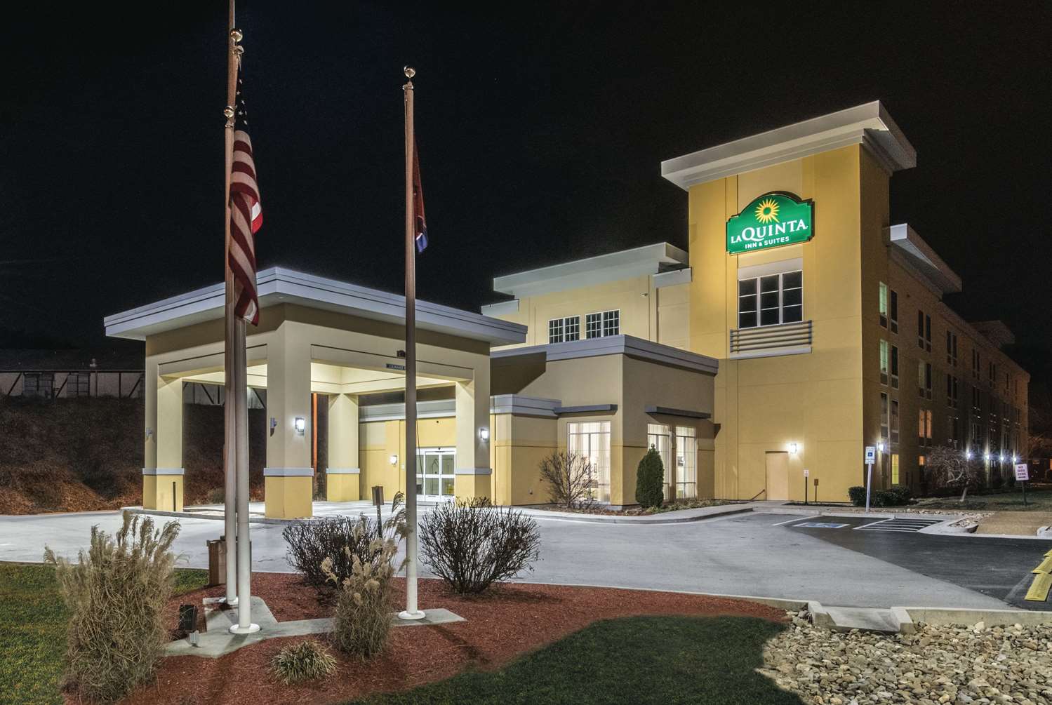 La Quinta Inn & Suites Central Papermill Knoxville, TN See Discounts