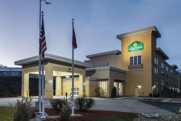 Exterior view - La Quinta Inn & Suites Central Papermill Knoxville - I-40 & I-75, Exit 383