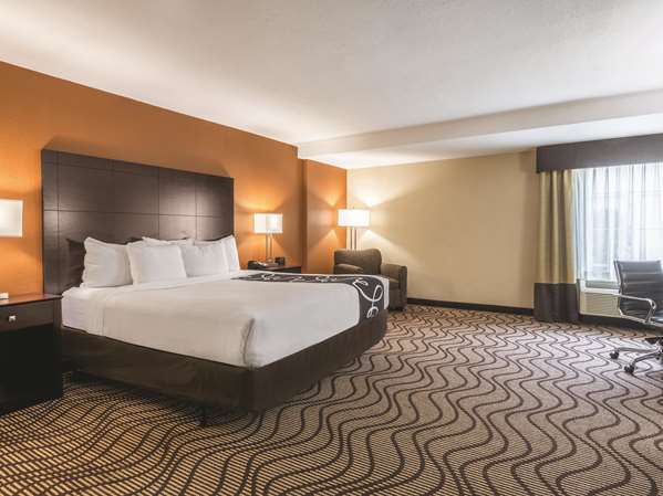  - La Quinta Inn & Suites Central Papermill Knoxville - I-40 & I-75, Exit 383