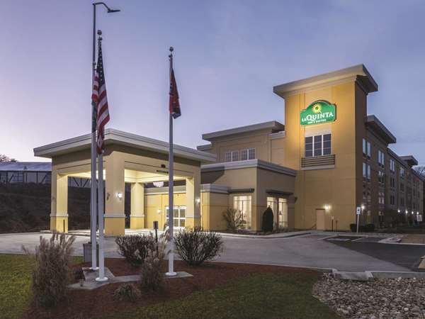 Exterior view - La Quinta Inn & Suites Central Papermill Knoxville - I-40 & I-75, Exit 383
