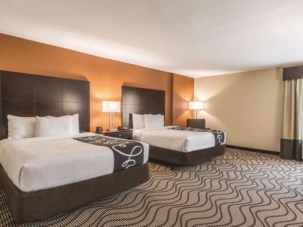  - La Quinta Inn & Suites Central Papermill Knoxville - I-40 & I-75, Exit 383