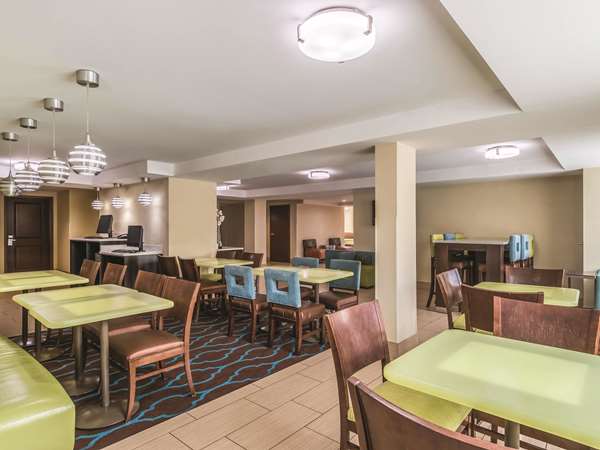  - La Quinta Inn & Suites Central Papermill Knoxville - I-40 & I-75, Exit 383
