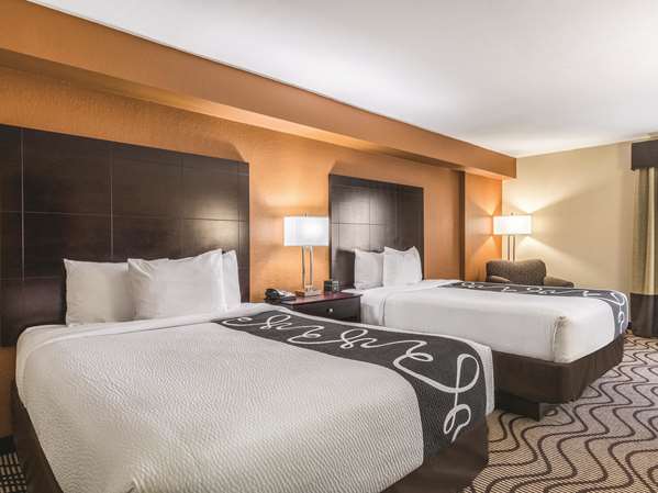  - La Quinta Inn & Suites Central Papermill Knoxville - I-40 & I-75, Exit 383