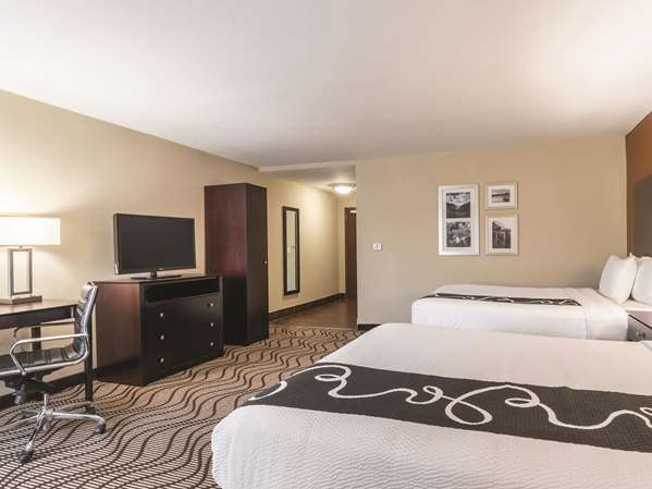  - La Quinta Inn & Suites Central Papermill Knoxville - I-40 & I-75, Exit 383