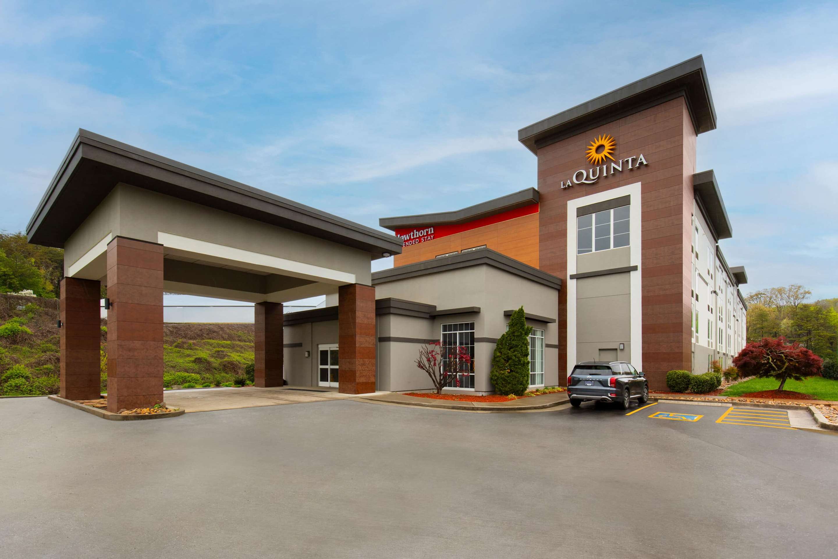 Exterior | La Quinta by Wyndham Knoxville Central Papermill