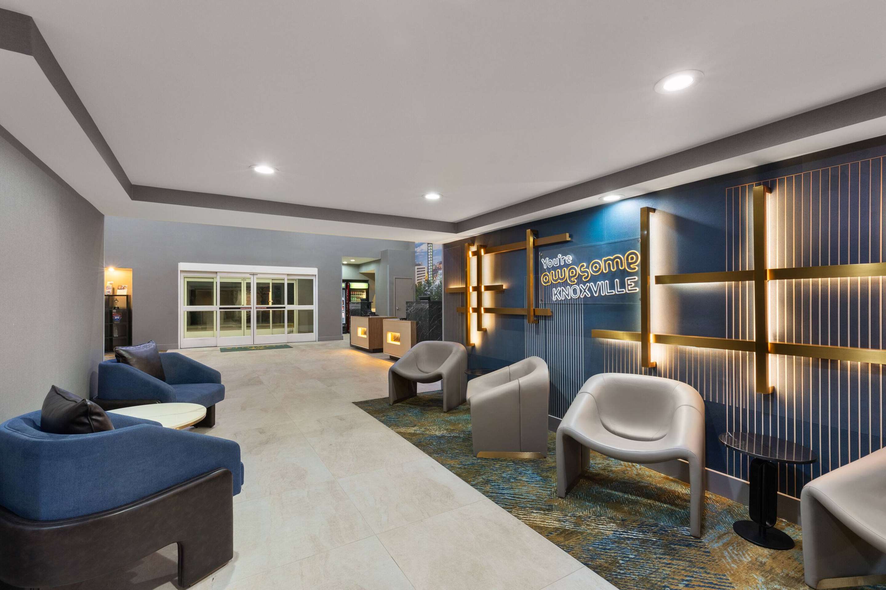Lobby | La Quinta by Wyndham Knoxville Central Papermill