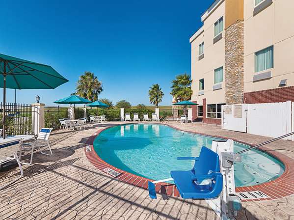 Pool - La Quinta Inn & Suites Mathis