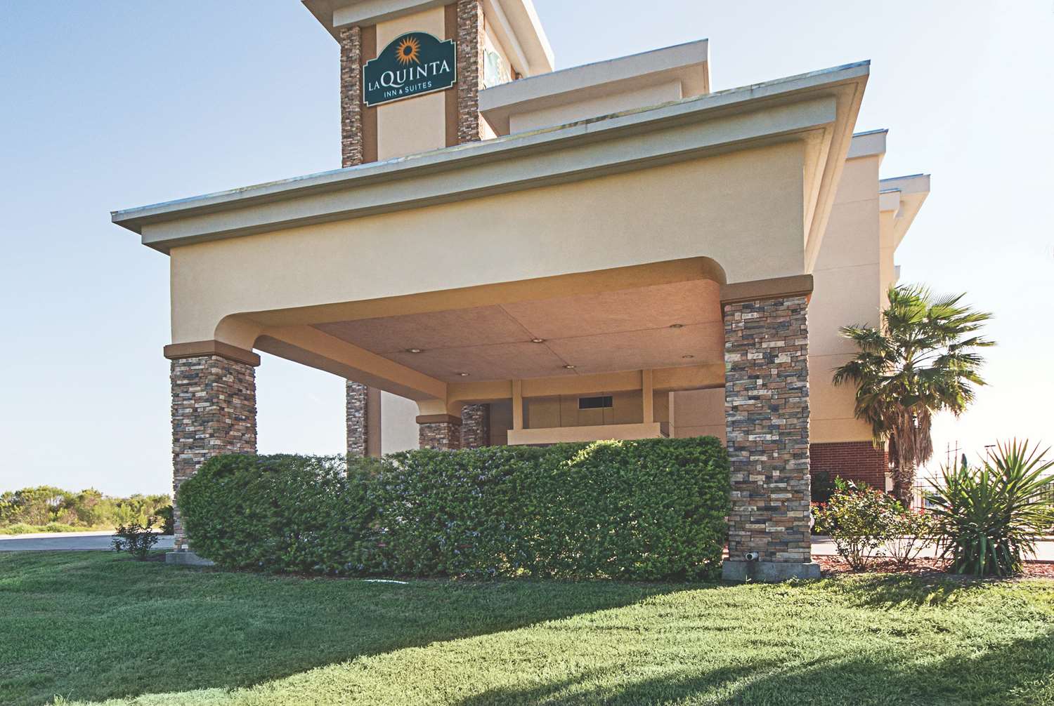 La Quinta Inn & Suites Mathis, TX See Discounts
